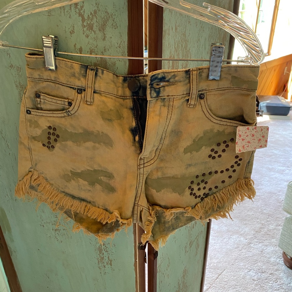Free People Women’s Camo Shorts size 25 NWT